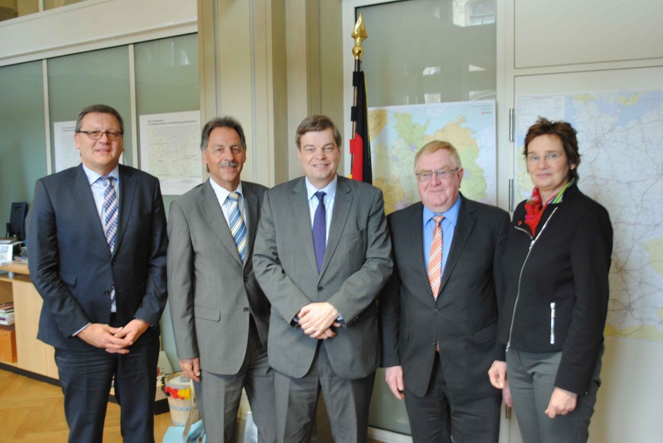 v.l.: Joachim Brendel, Brgermeister Lohmann, PSts Ferlemann MdB, Reinhold Sendker MdB und Sybille Benning MdB.