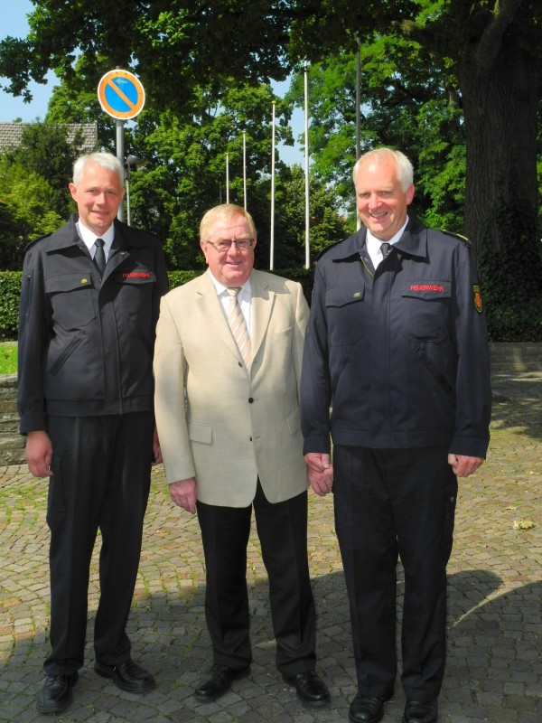 Zum Gedankenaustausch über die Arbeit der Feuerwehr im Kreis Warendorf trafen sich (v.l.): Heinrich Otte, Reinhold Sendker und Heinz-Jürgen Gottmann