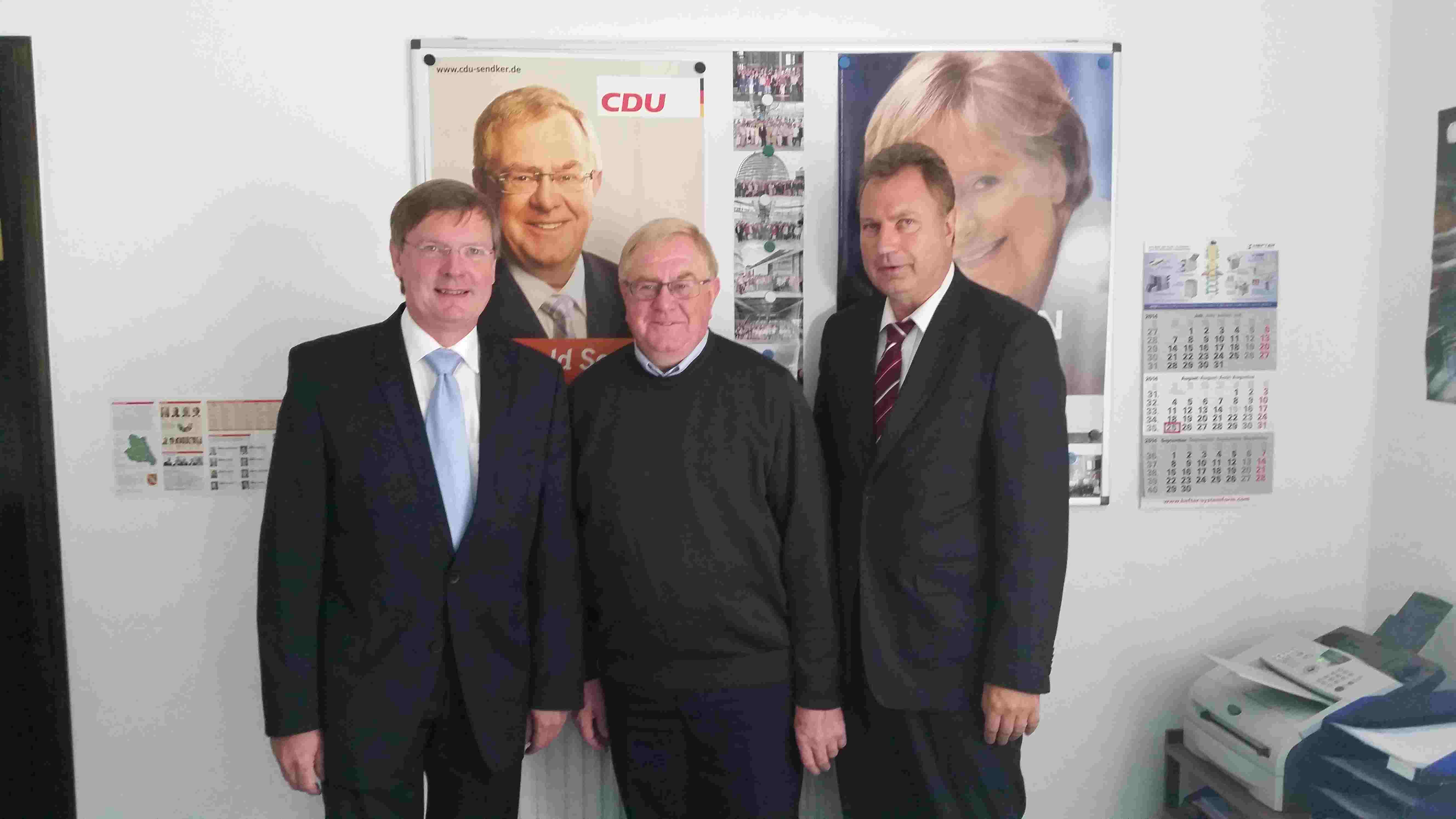 v.l.: Reinhard Genderka (IfKom), Reinhold Sendker (MdB), Heinz Leymann (IfKom)