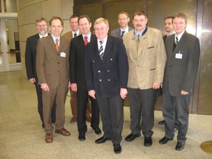 Zum Bild: (v.l.) Dr. Michael Schaloske, Jrgen Hoffstdt, Dr. Jrgen Grner, Reinhold Sendker, Dr. Ludger Schulze-Pals, Heinz-Jrgen Mller, Jens Steinhoff und Ulrich Bultmann.