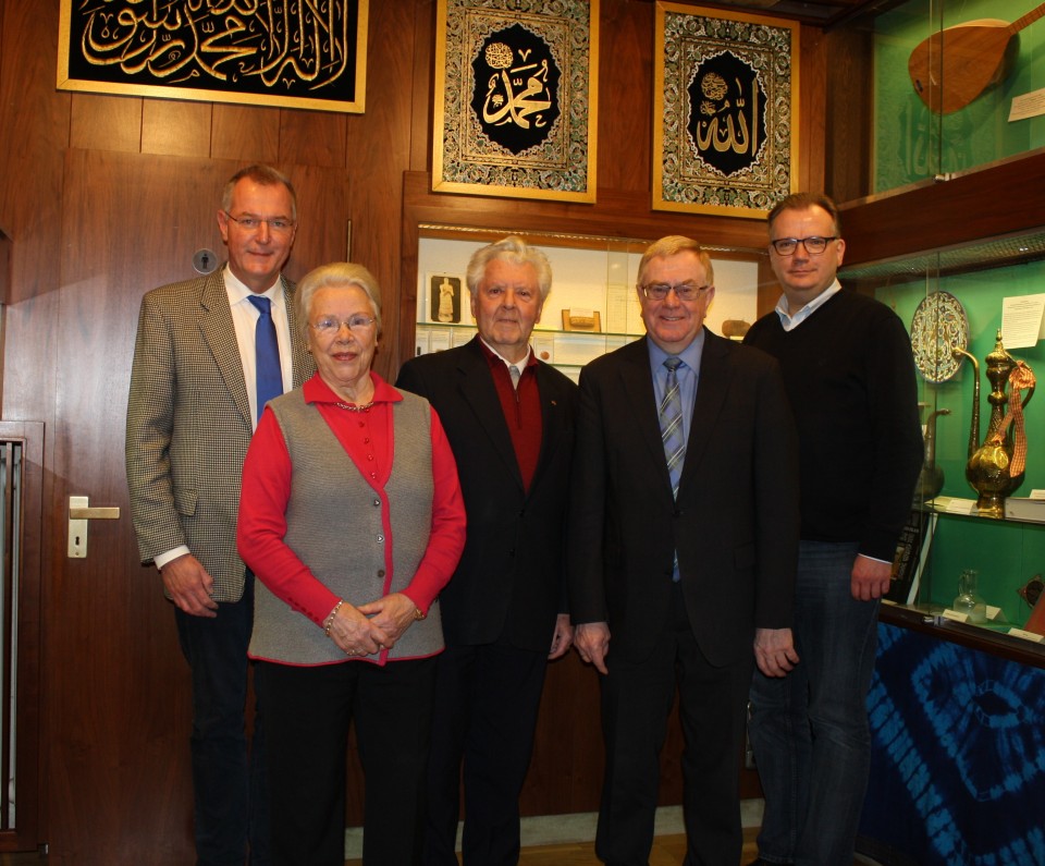 (v.l.) Brgermeister Ruhmller, Anni Fischer, Werner Fischer, Reinhold Sendker MdB und Martin Arnst.